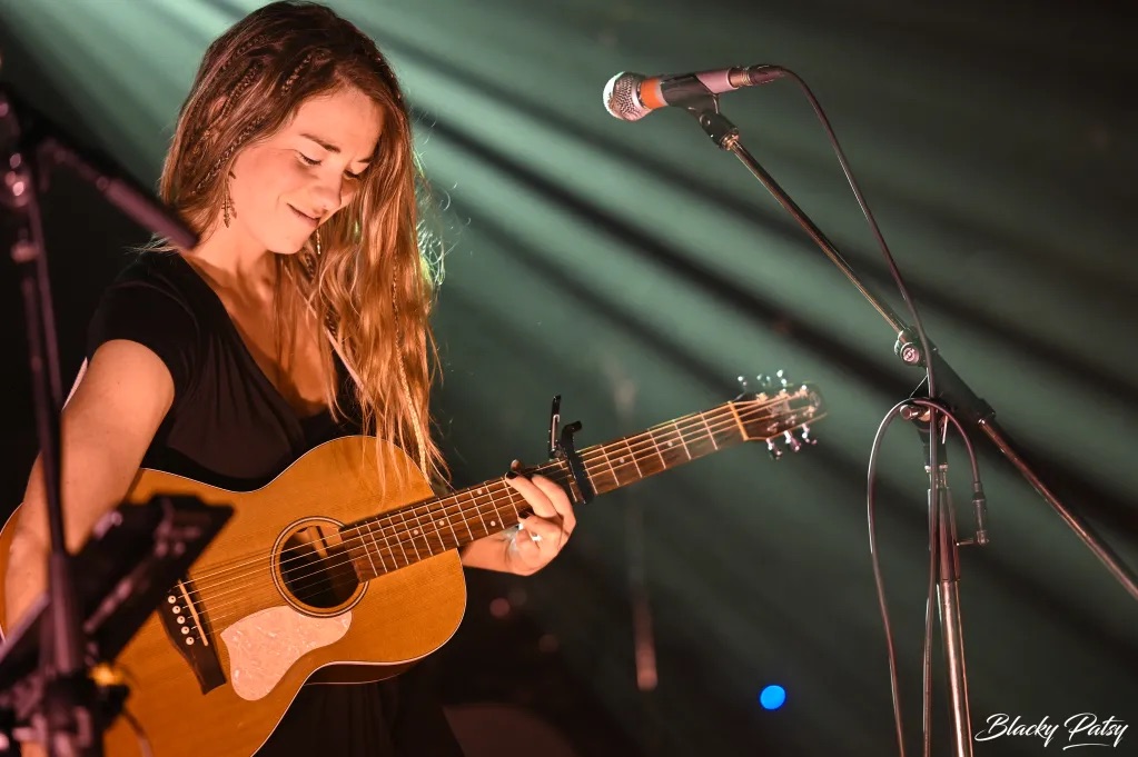 Lancement et spectacle acoustique de Mylène Vallée